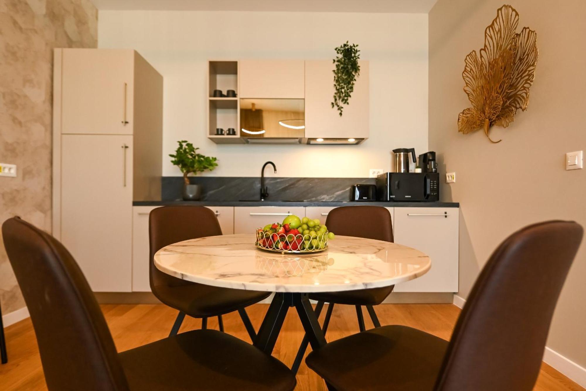 One Verdi Park Exclusive Apartments - Panoramic View & Private Parking Bukarest Zimmer foto