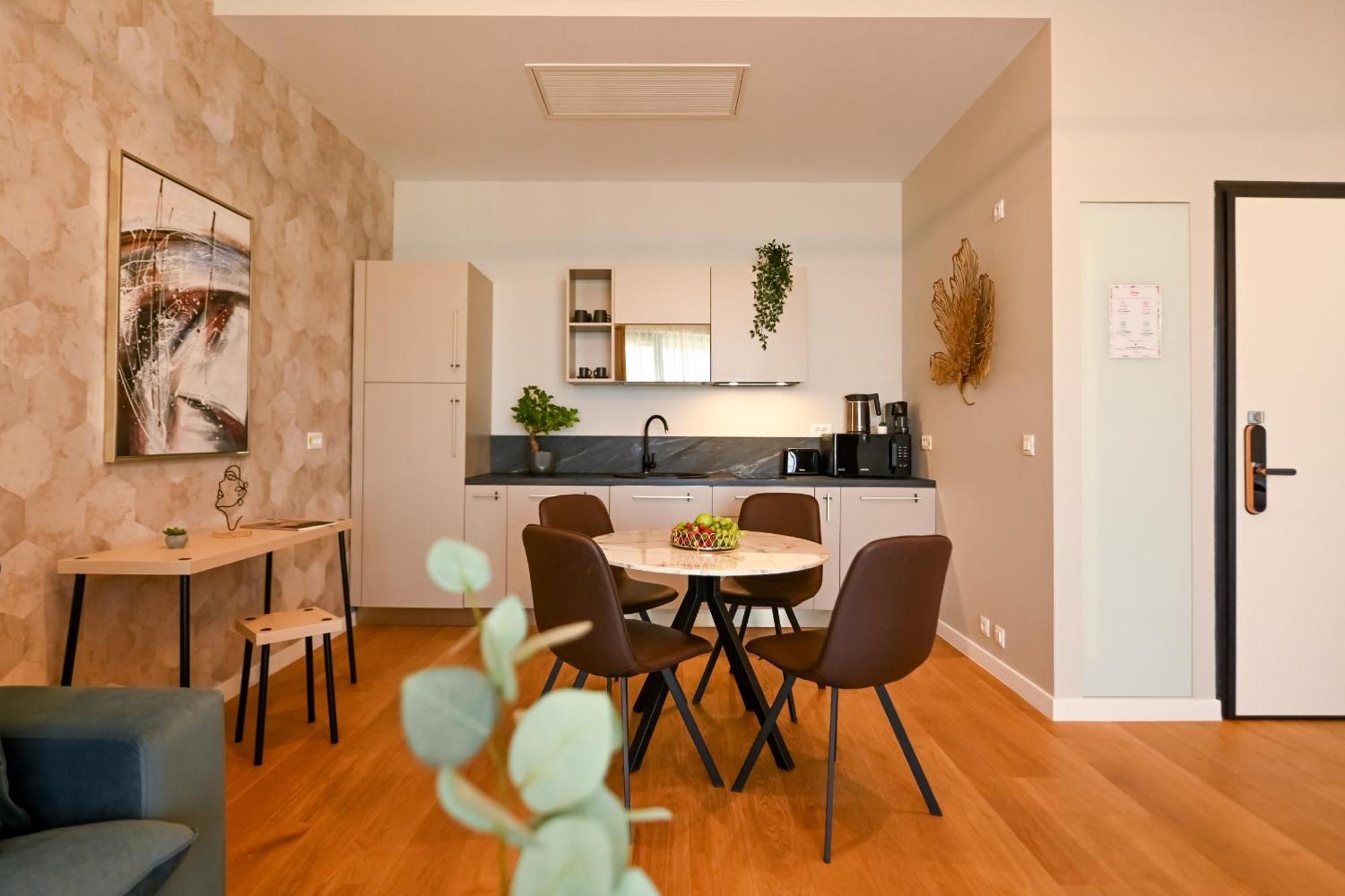 One Verdi Park Exclusive Apartments - Panoramic View & Private Parking Bukarest Zimmer foto