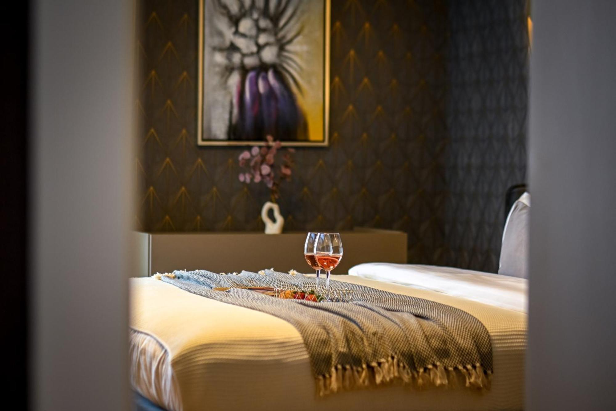One Verdi Park Exclusive Apartments - Panoramic View & Private Parking Bukarest Zimmer foto