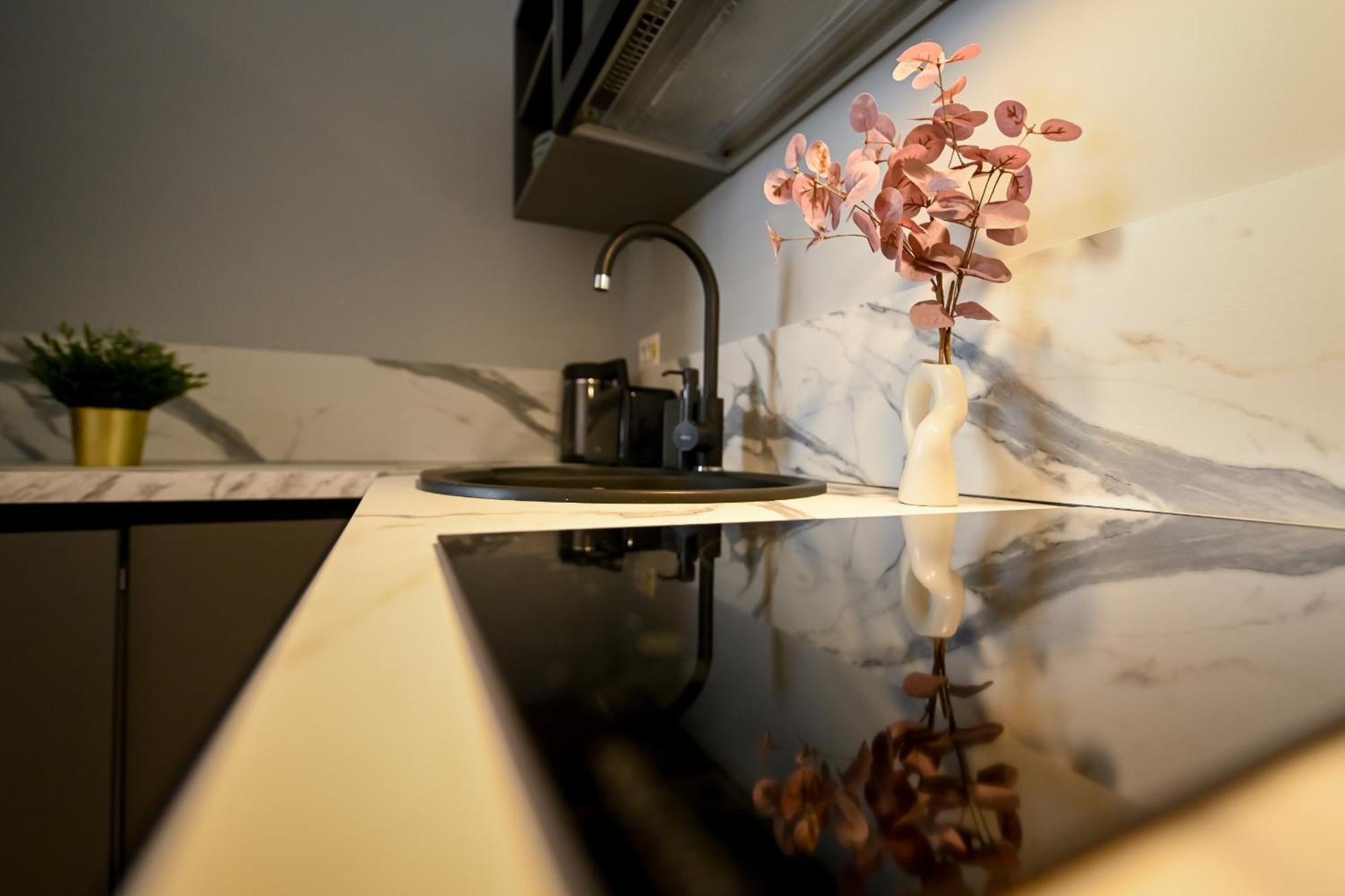 One Verdi Park Exclusive Apartments - Panoramic View & Private Parking Bukarest Zimmer foto