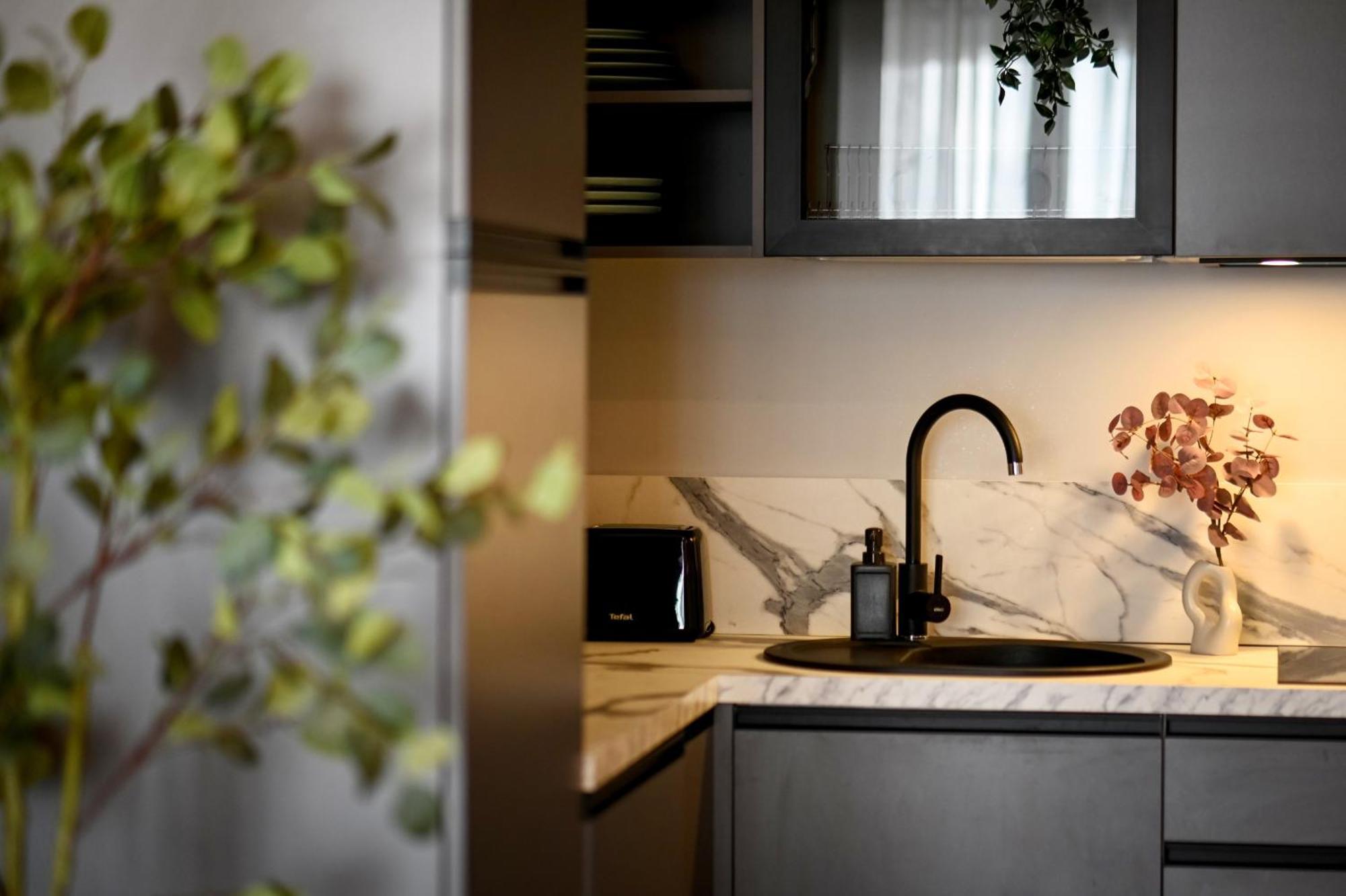 One Verdi Park Exclusive Apartments - Panoramic View & Private Parking Bukarest Zimmer foto