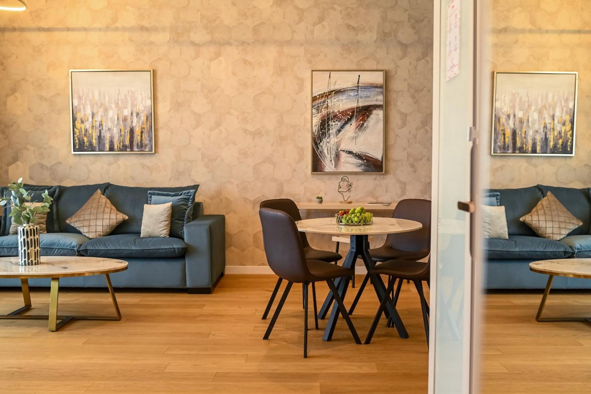 One Verdi Park Exclusive Apartments - Panoramic View & Private Parking Bukarest Zimmer foto